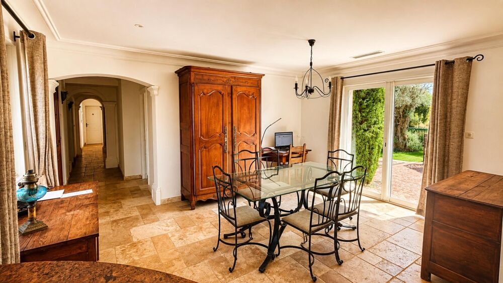 Vente Maison **LE MUY – MAISON FAMILIALE AVEC PISCINE, BEAUX VOLUMES ET VUE DÉGAGÉE** Le muy