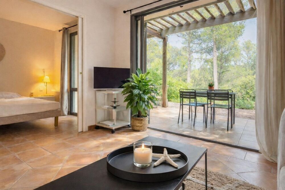 ? RARE SUR LE GOLF DE SAUMANE ! Appartement climatisé de 44 m² avec 2 chambres et superbe terrasse ? Un cadre exceptionnel pour