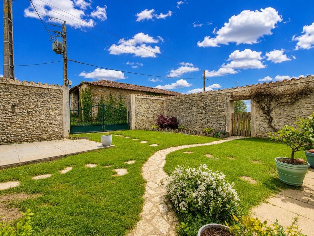 Vente Maison Maison 189 m² - 4 chambres avec jardin et garage - Terrain 1500m² Cezais