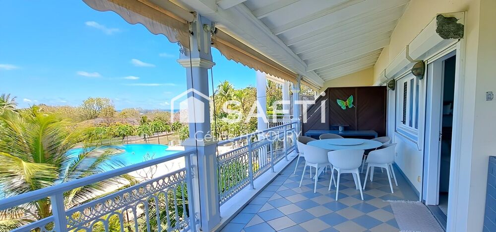 SUPERBE APPARTEMENT AVEC VUE SUR LA PISCINE