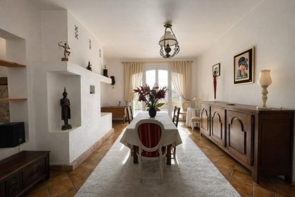 Vente Maison Maison Familiale 9 Pièces d'environ 233 m2 avec Terrasse et Piscine Six-fours-les-plages