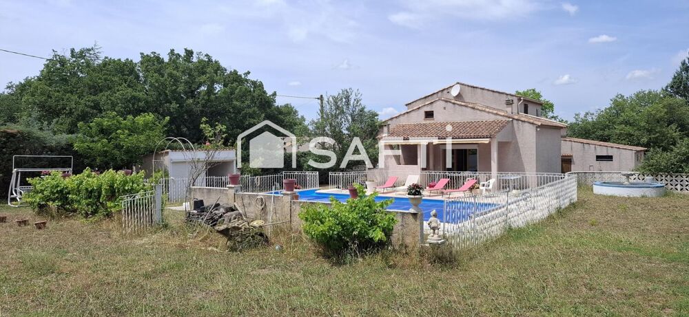 Villa 156 m², terrain 2 200 m², piscine et garages