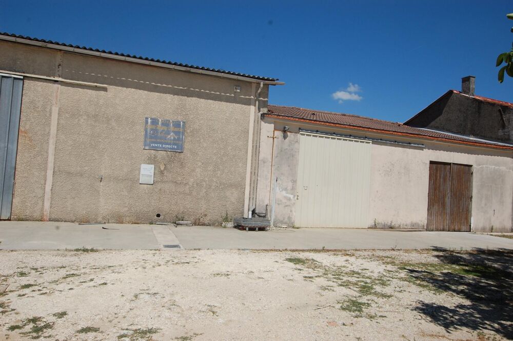 Vente Immeuble Ancien chai en pierre – Un fort potentiel à Cars Cars