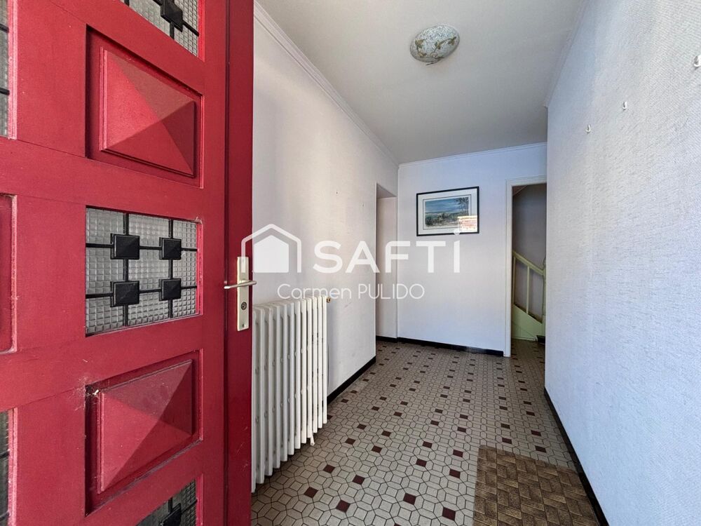 Maison en pierre de caractère avec garage et dépendances à Saint-Pey-d'Armens  2 099 m² sans vis-à-vis
