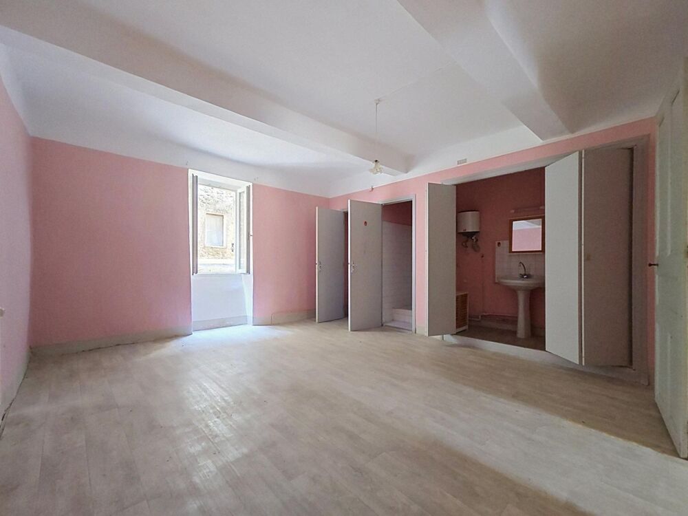 Vente Maison Une maison de village pleine de potentiel, avec immense garage et grenier aménageable, à deux pas de Lamalou-les-Bains. Herepian
