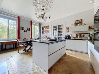  Propriété/château à vendre 15 + pièces 550 m²