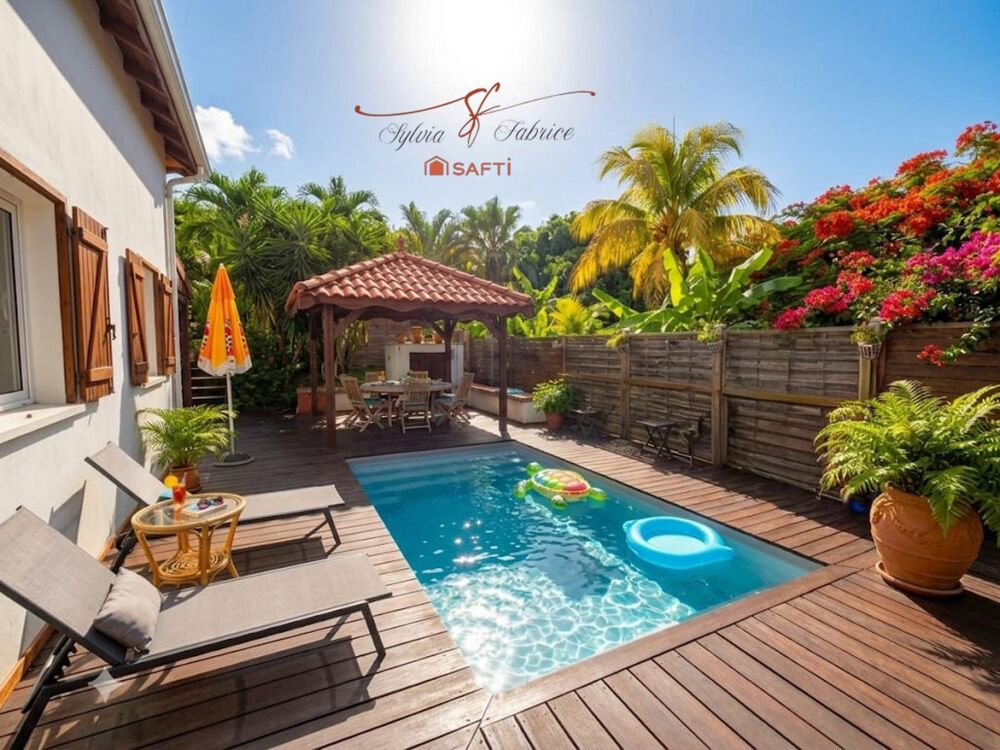 Vente Maison Villa avec piscine + studio indépendant à Sainte-Anne Sainte-anne