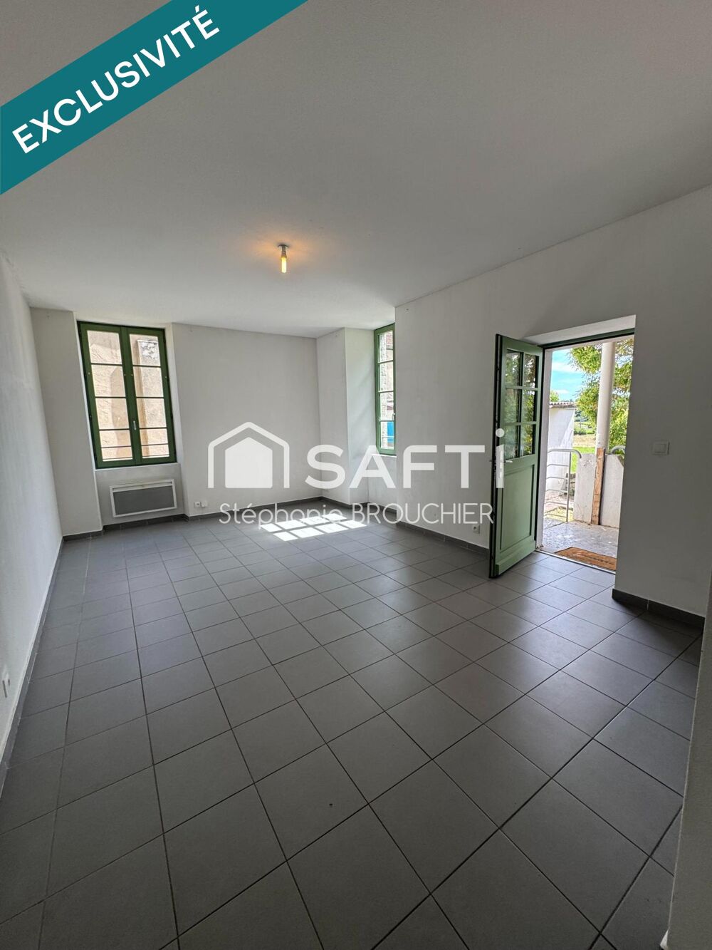 Appartement avec cave terrasse cour et local commercial