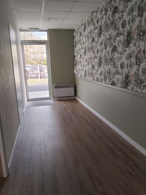 Un local atypique aux multiples possibilit&eacute;s, &agrave; deux pas du centre-ville de La Roche-sur-Yon 900 85000 La roche-sur-yon