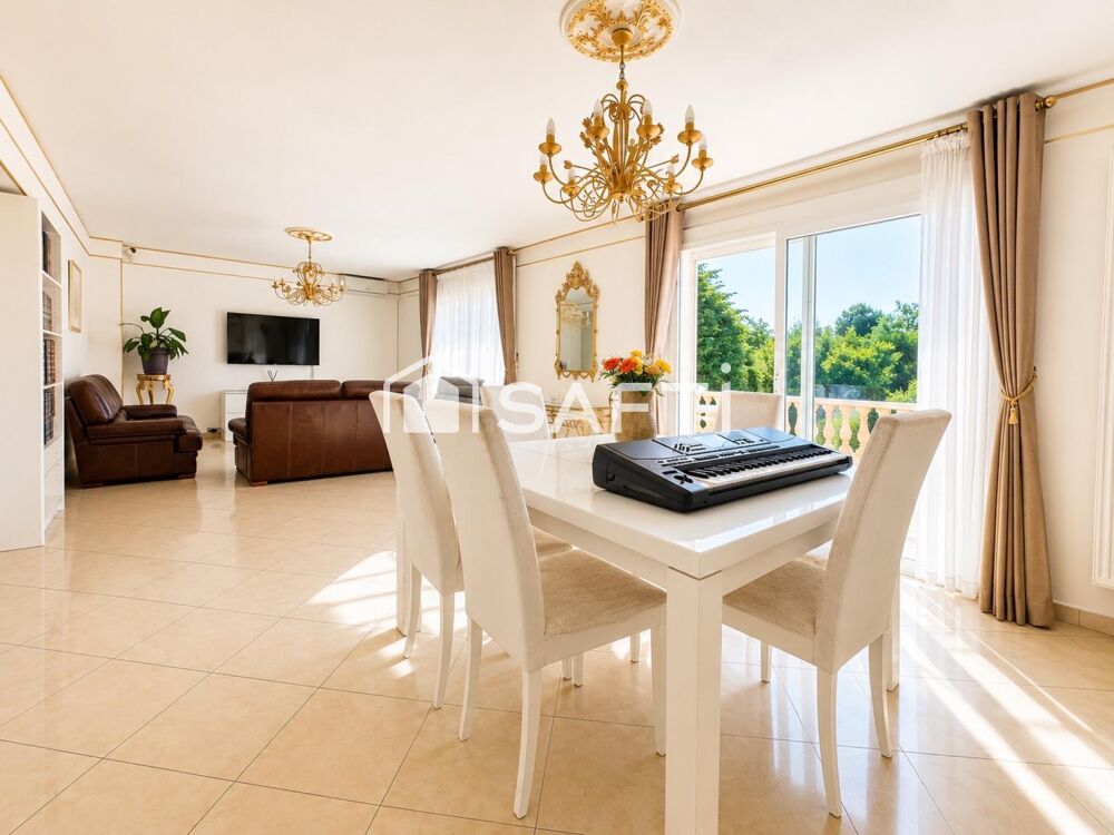 Grande maison familiale avec sous-sol aménagé