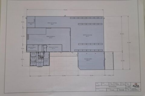   Bâtiment opérationnel, bien agencé, composé de 500 m2  de bureaux et de 380 m2 d'entrepôt sur 2190 m2 de terrain Saint-Donat-Sur 