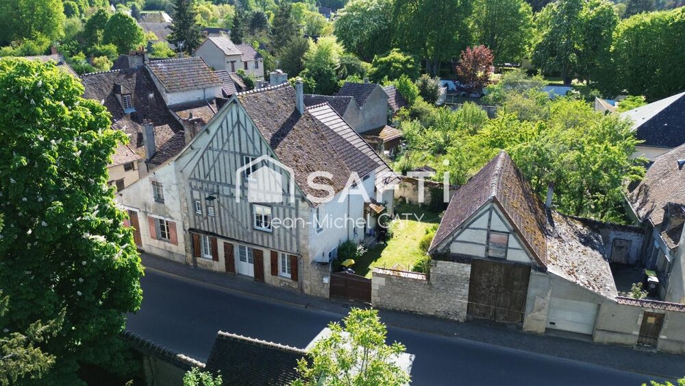 LERE, centre ville, maison à colombage avec 3 chambres.