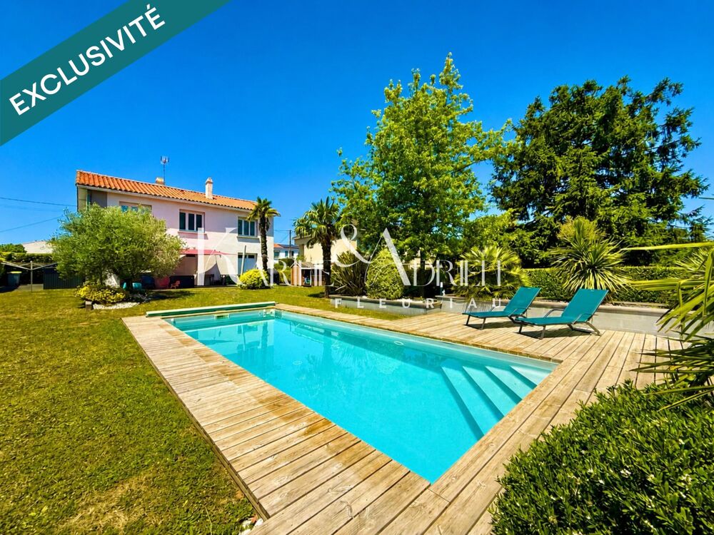 Maison familiale 4 chambres avec piscine chauffée dans un quartier recherché