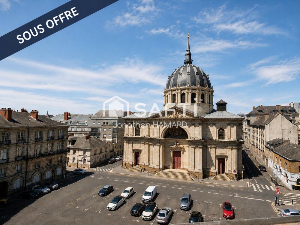 Place du Sanitat  Découvrez une pépite au dernier étage d'un immeuble du XIXème siècle