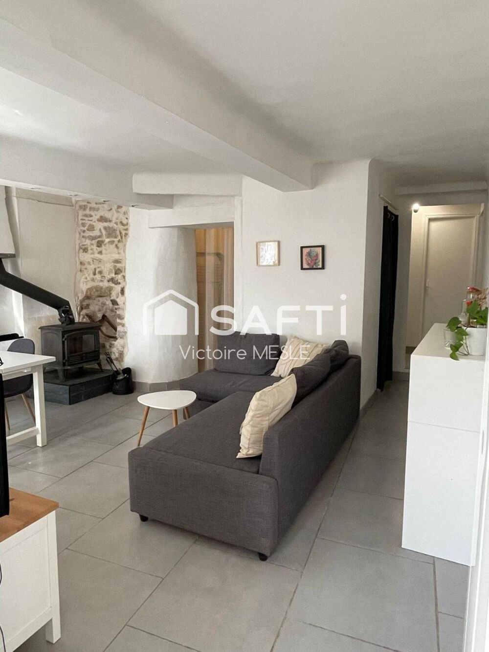Charmant bas de Villa d'une superficie de 68.5 m2, idéal pour un jeune couple ou personne seule, offrant deux chambres, une sall