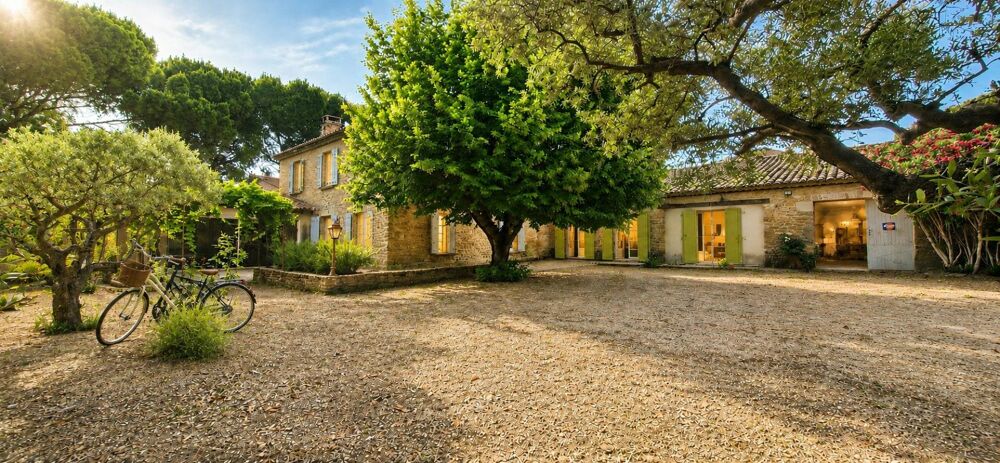 Vente Maison 268 m² de charme et de potentiel sur 885 m² de terrain ! Maison de caractère en pierre, grands volumes, dépendances et multiples Vacqueyras