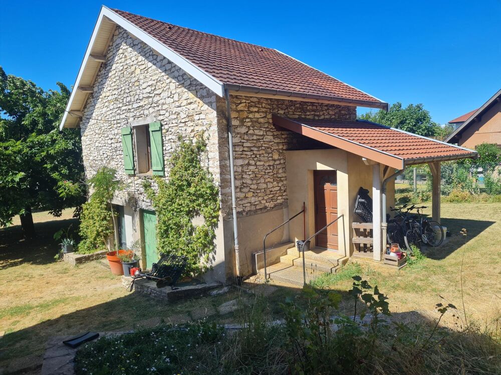 Vente Maison Maison en pierre à rénover entièrement à sont goût 90m2 sur 860m2 de terrain constructible on peut détachée un lot de 450m2 sur Soleymieu