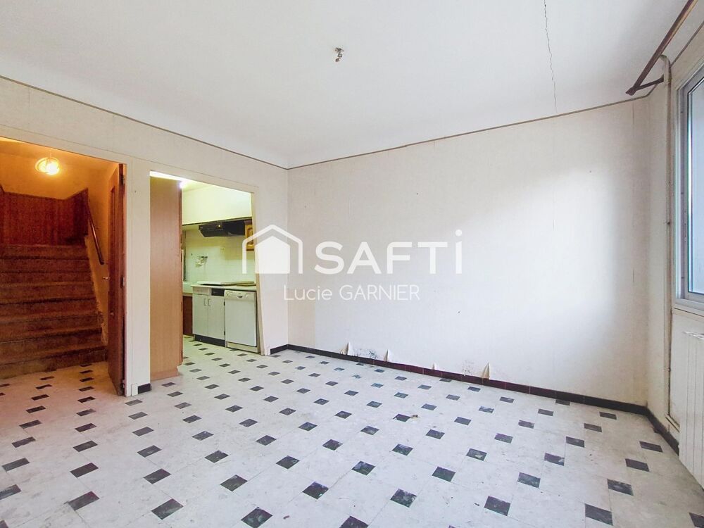 Maison de village avec garage et fort potentiel  244 m² exploitables avec un extérieur