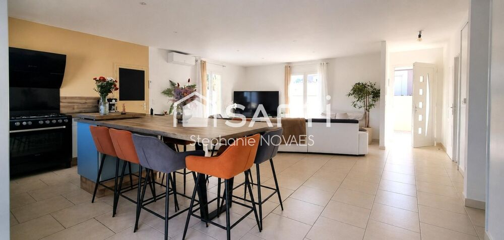 Maison 4 faces de plain-pied d'environ 120 m², édifiée sur une parcelle de 690 m², offrant un cadre de vie agréable et fonctionn