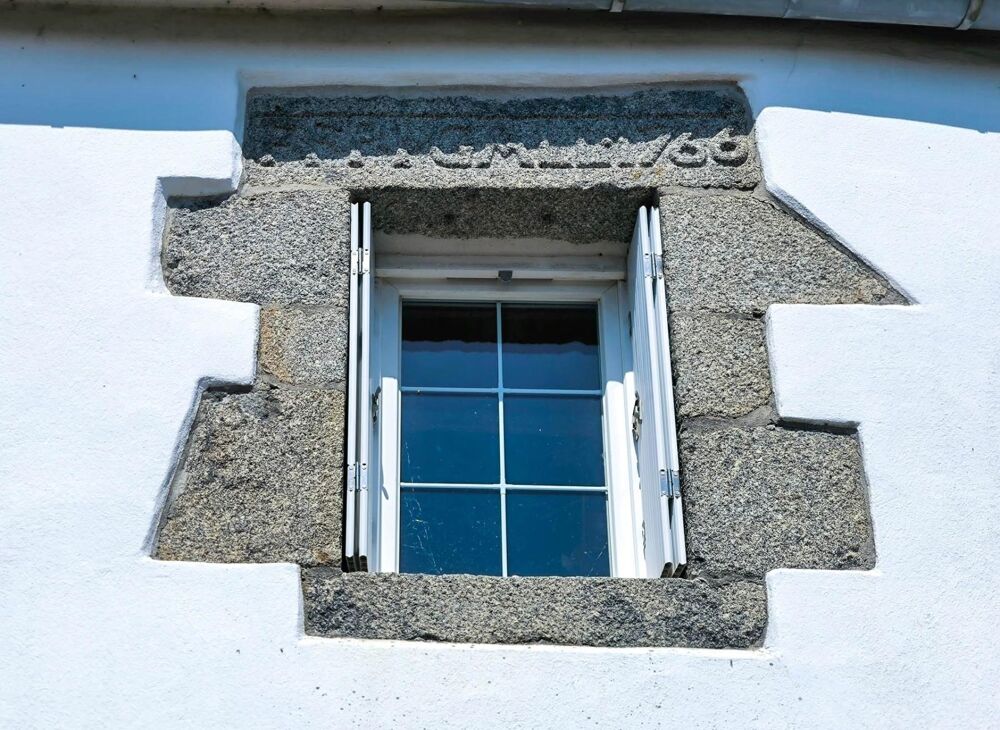 Maison en pierre, 70 m², plein centre de Plestin