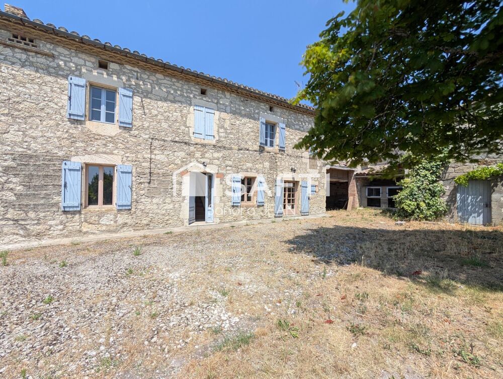 Maison en pierre à rénover avec dépendances