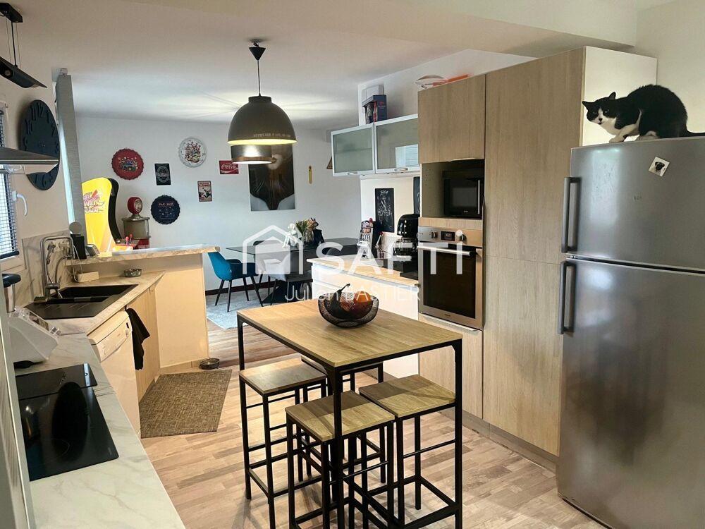 Eysines / Caudéran  Maison d'environ 127m2 avec 4 chambres, 2 extérieurs, stationnement