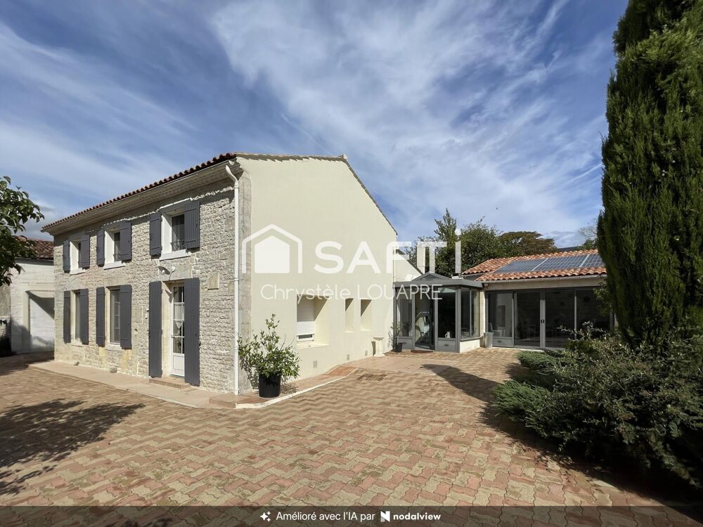 Une maison fonctionnelle, lumineuse et pleine de charme, à découvrir sans tarder !