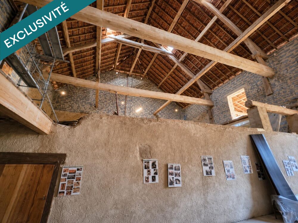 Maison de 208 m² + Grange de 500 m² à rénover sur plus de 5 000 m² de terrain