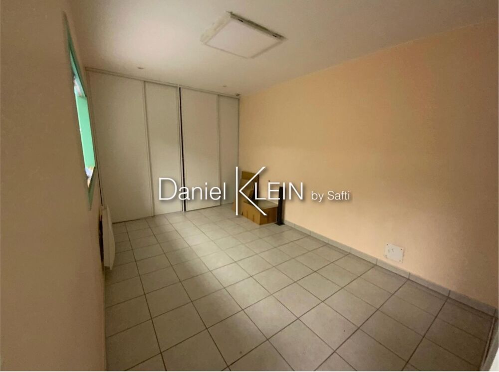  Bureaux 68m2, climatisation, 1er étage (ascenseur) Tourrettes