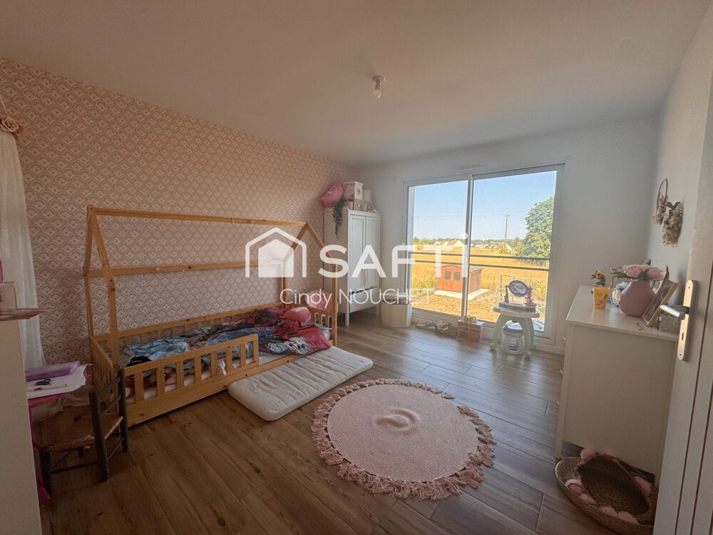 Maison moderne, spacieuse et lumineuse avec un terrain de 1002m2.