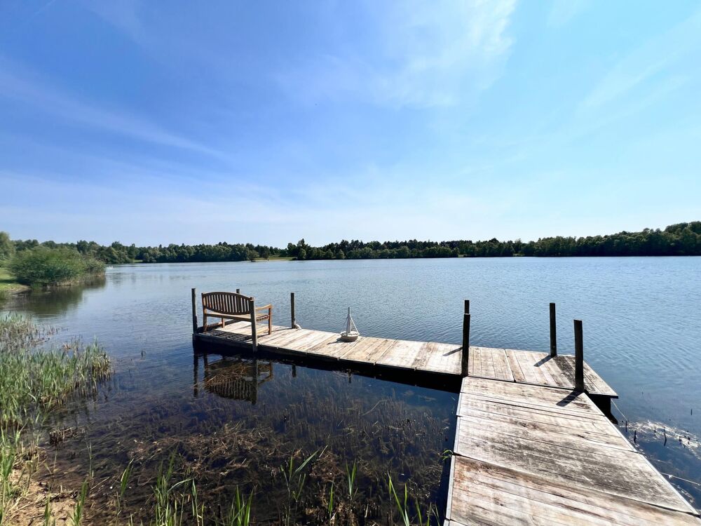 Magnifique propriété de 295 m² implantée sur un domaine de 26 hectares avec 2 étangs