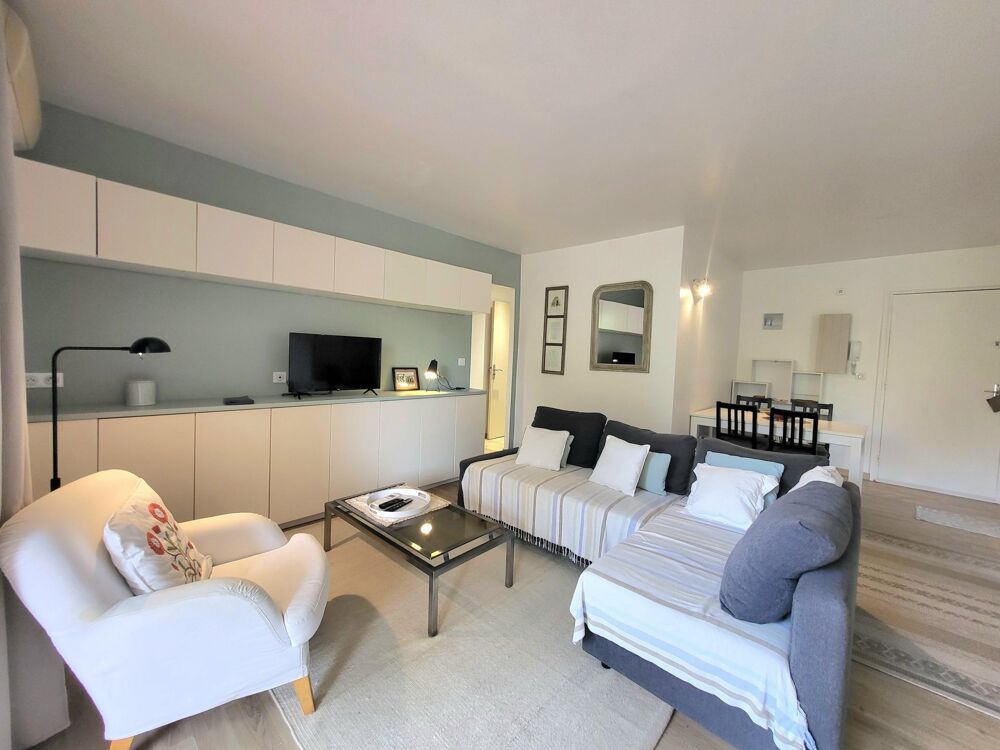 Vente Appartement CAVALAIRE-SUR-MER – BEL  APPARTEMENT T3 DE 59M2 RÉNOVÉ AVEC TERRASSE & GARAGE FERME- PROCHE PLAGE PORT COMMERCES- QUARTIER RESID Cavalaire-sur-mer