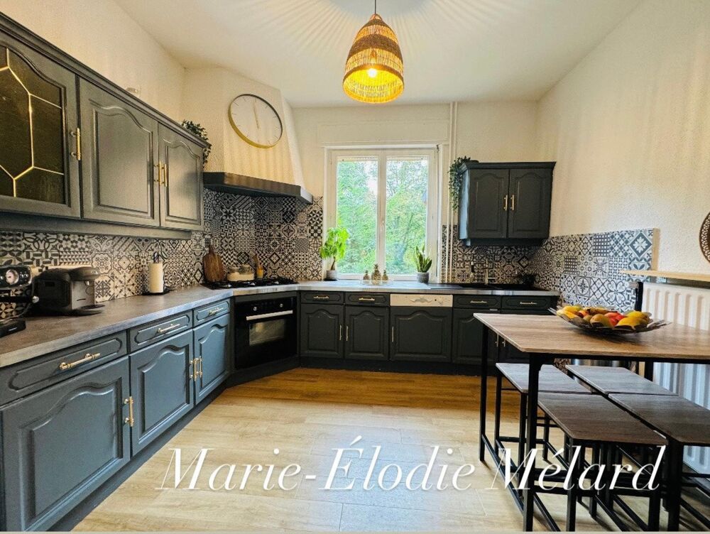 Maison Familiale Spacieuse à Réhon  200 m², 6 Chambres, Jardin, 2 Garages