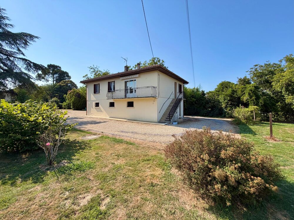 Maison avec grand terrain et garage en rez-de-jardin