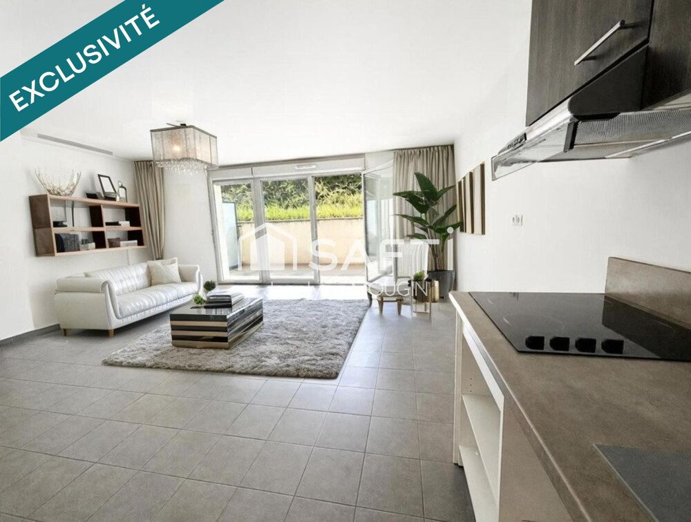 T3 lumineux avec de beaux volumes, terrasse et double stationnement.
