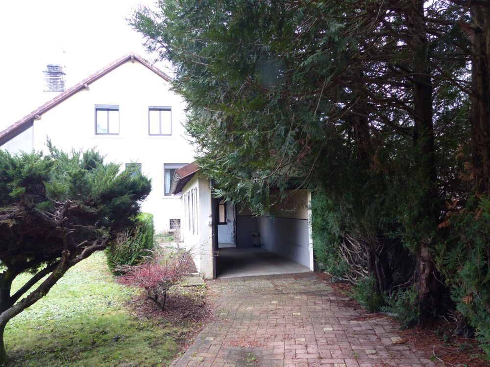 Jolie maison en pierres de 194 m² sur 3 niveaux, sur 5 ares 36 de terrain clôt et arboré.