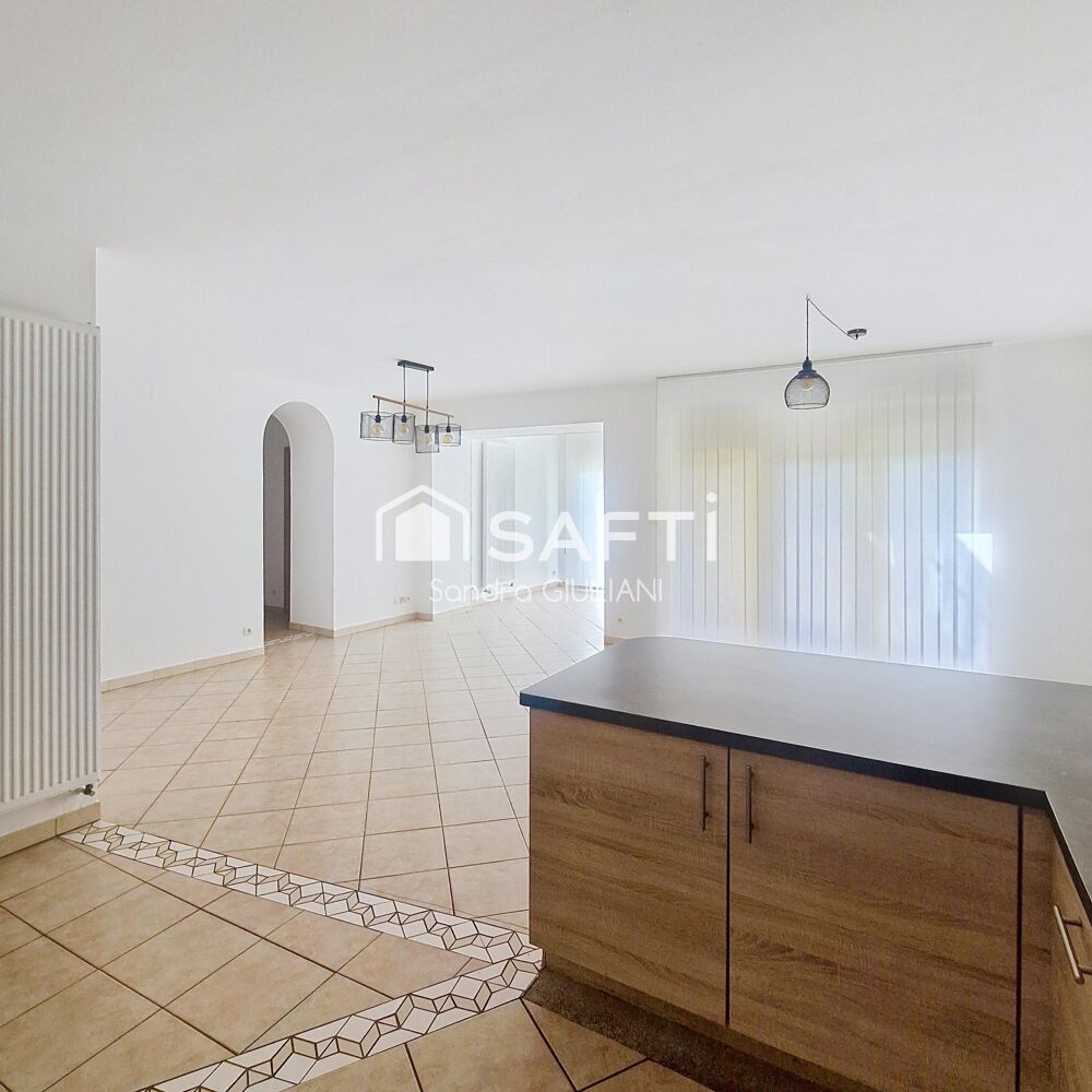 Vente Appartement APPARTEMENT 3 CHAMBRES EN REZ-DE-CHAUSSÉE AVEC TERRASSE, 3 PARKINGS AUX PORTES DES FRONTIÈRES ! Mexy