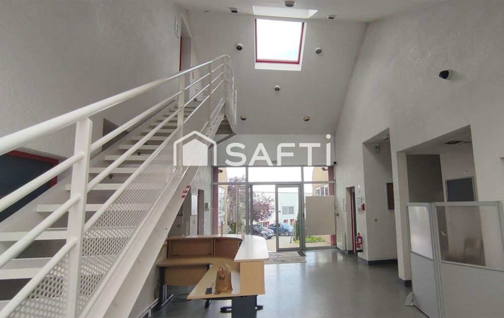   Vente immeuble de bureaux indépendant de 367 m² à Linas 