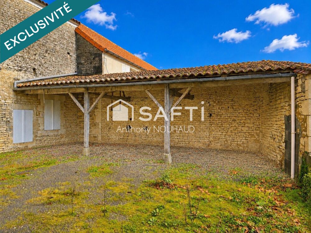 Maison Charentaise de centre bourg à fort potentiel