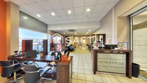 Salon de coiffure &agrave; vendre galerie marchande Intermarch&eacute; 50000 17270 Montguyon