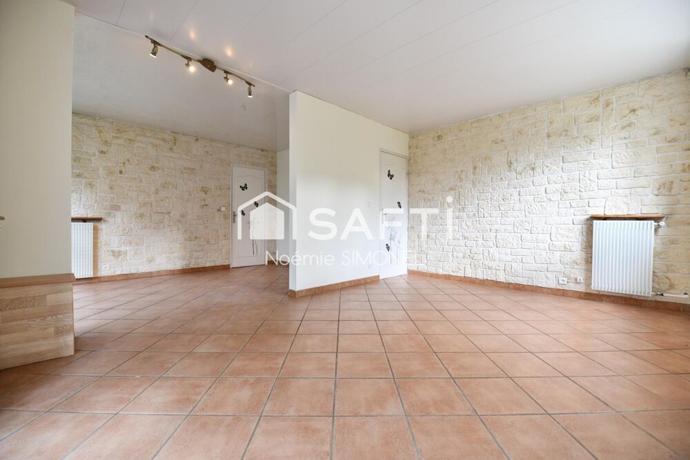 Grand appartement de quatre pièces! Ravalement récent!