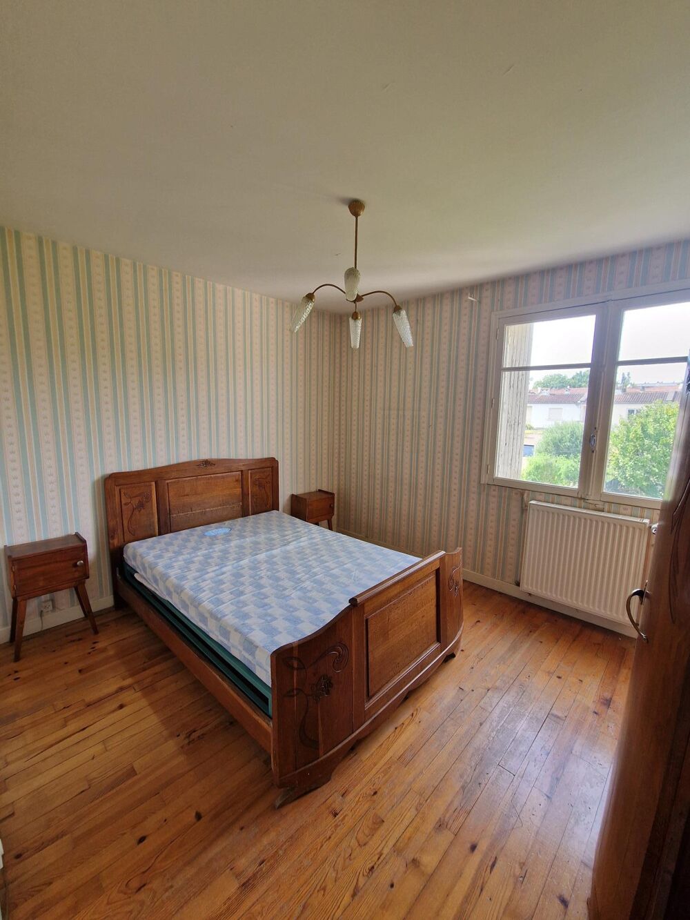 Vente Maison villa de type T5 avec petit jardin, proximité centre ville, divers commerces, écoles, collèges, lycées, installations sportives, Moissac