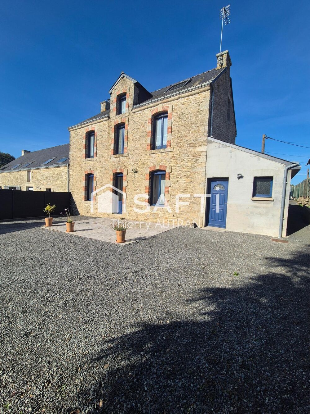 Vente Maison Très belle maison de caractère au sein d'un hameau, habitable sans travaux en résidence secondaire ou principale. Berric