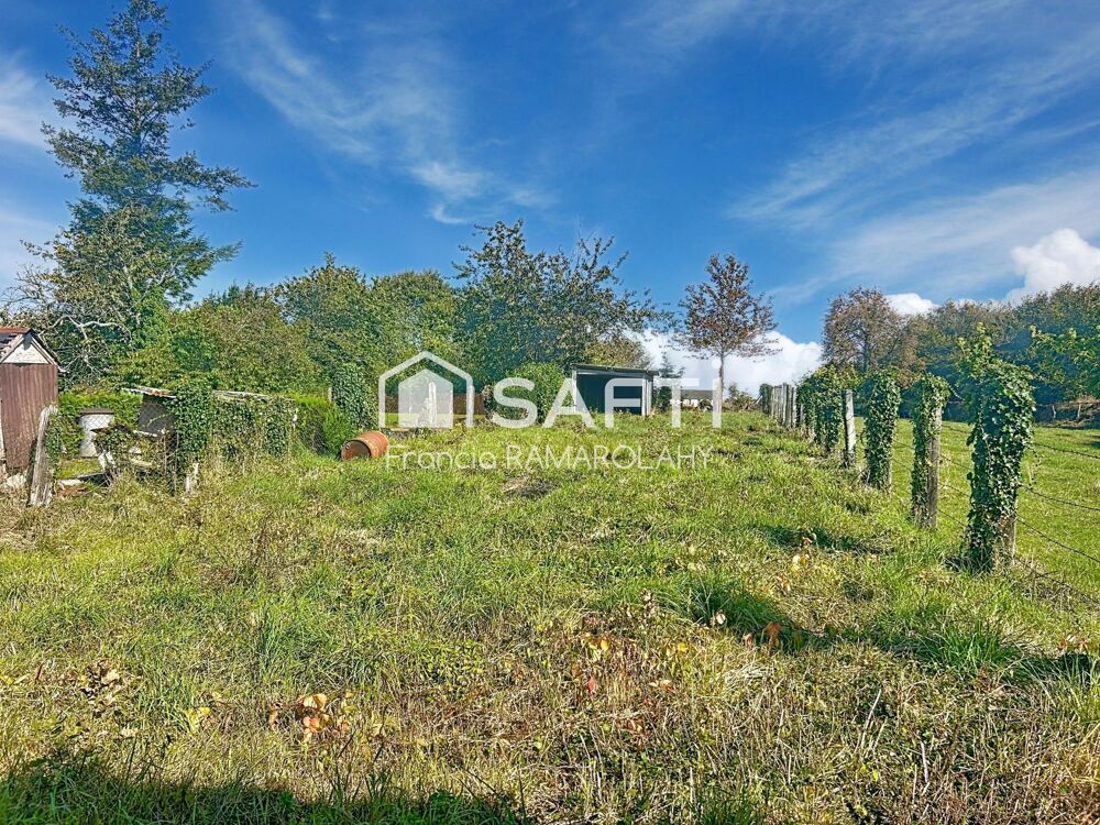 A la recherche de calme et d'authenticité ? Laissez parler votre imagination! Cette maison de campagne à rénover sur 600 m² de t