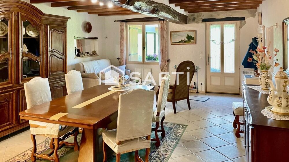 Maison de hameau (Lavardac) de 185 m2 avec 3 chambres un beau jardin et une vue dégagée.