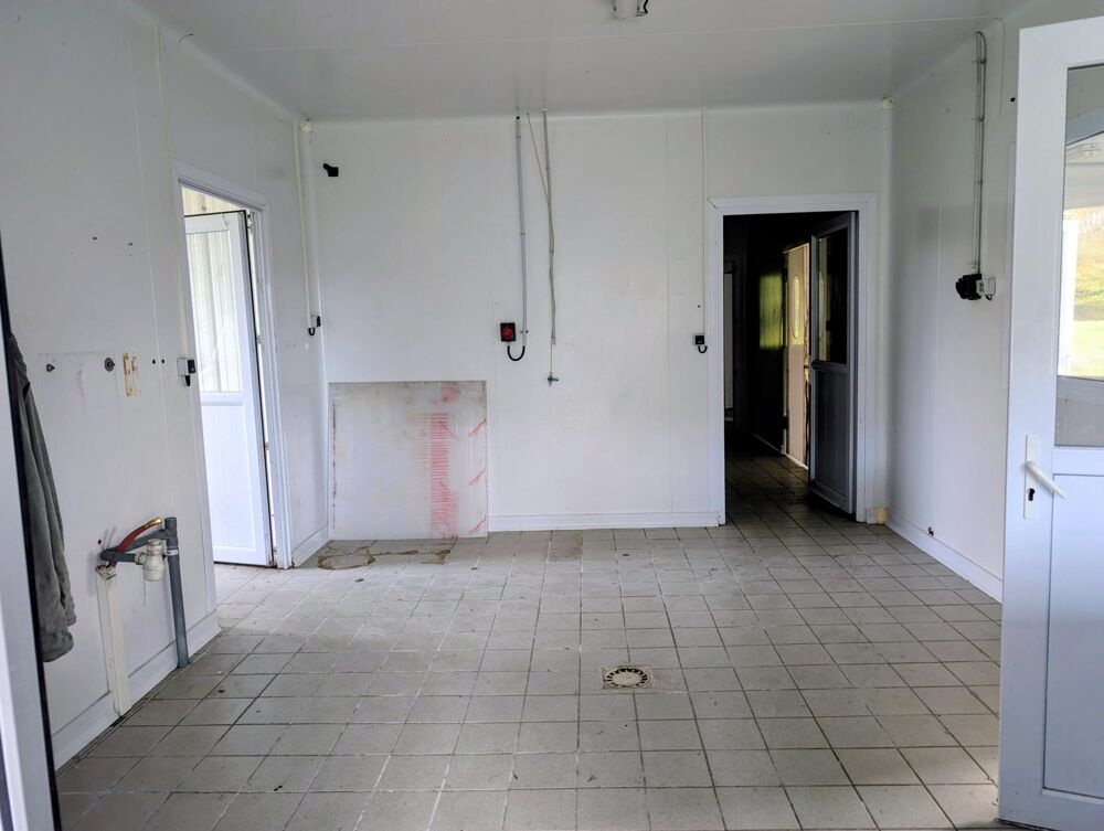 Situé à Auverse, bâtiment agricole de 172 m2