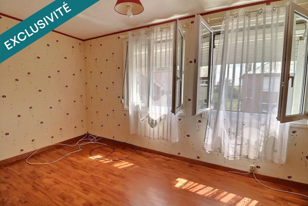 Vente Maison Maison semi-mitoyenne, 3 chambres, au calme, avec stationnement, garage, remises et jardin . Le tout en bon état de santé struct Poix-du-nord
