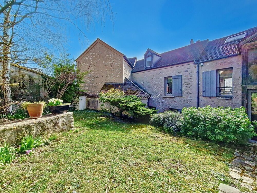 Grande maison de village avec jardin clos