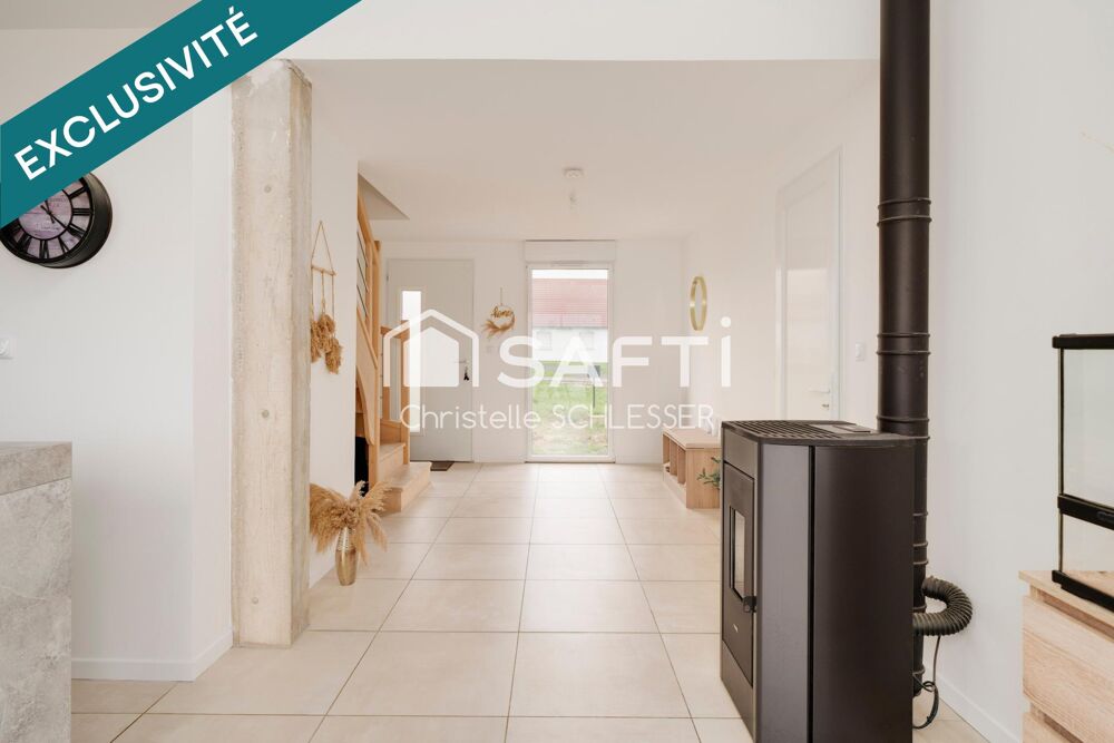 Vente Maison Maison neuve de 2024 avec 2 chambres et une 3�me possible, belle piscine et un grand garage ! Champenoux