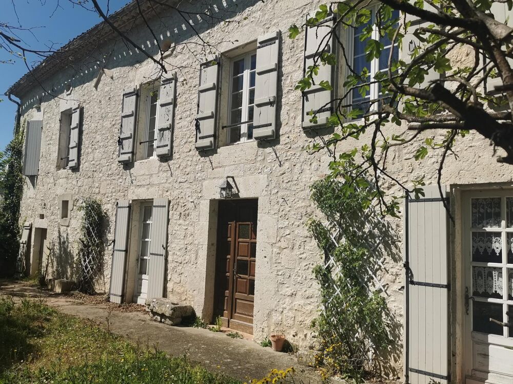 L'espace d'un domaine, le charme de la pierre et la liberté de 2 hectares : votre nouvelle vie commence ici.